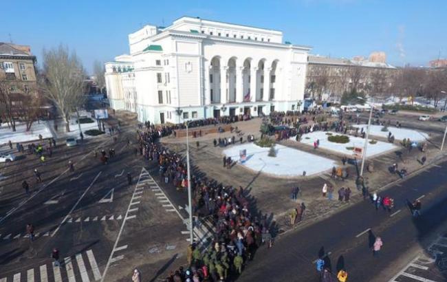 В сети смеются над "скорбящими" похоронами террориста Гиви