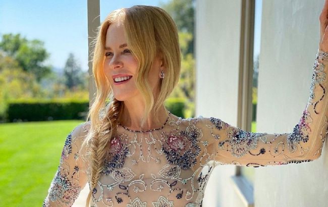 Найкрасивіша: 53-річна Ніколь Кідман в прозорій блузі похвалилася стрункою фігурою