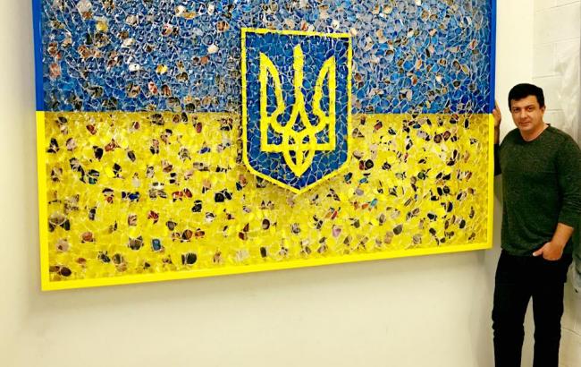 Американский художник создал необычный украинский флаг