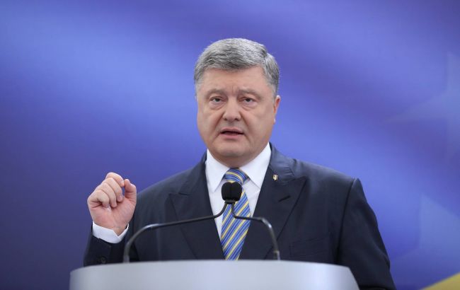 Порошенко розповів, коли жителі Криму і Донбасу зможуть скористатися безвізом