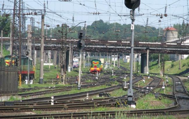 У Львові зіткнулися поїзди, з рейок зійшло 8 вагонів