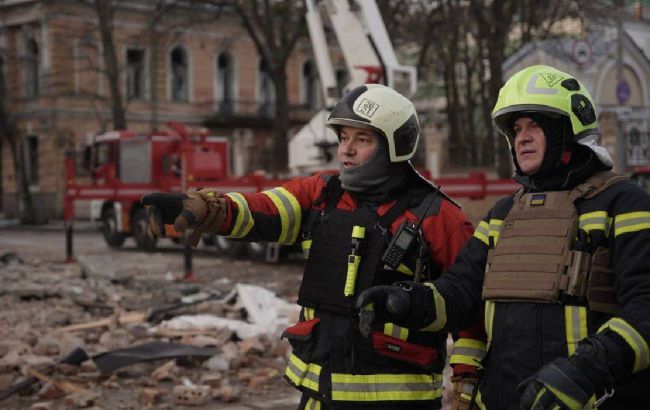 Київ атакували дрони, виникли пожежі: що відомо про наслідки