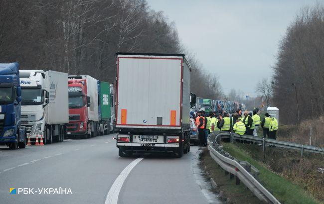 Решение будет завтра? В Словакии снова угрожают заблокировать КПП на границе с Украиной