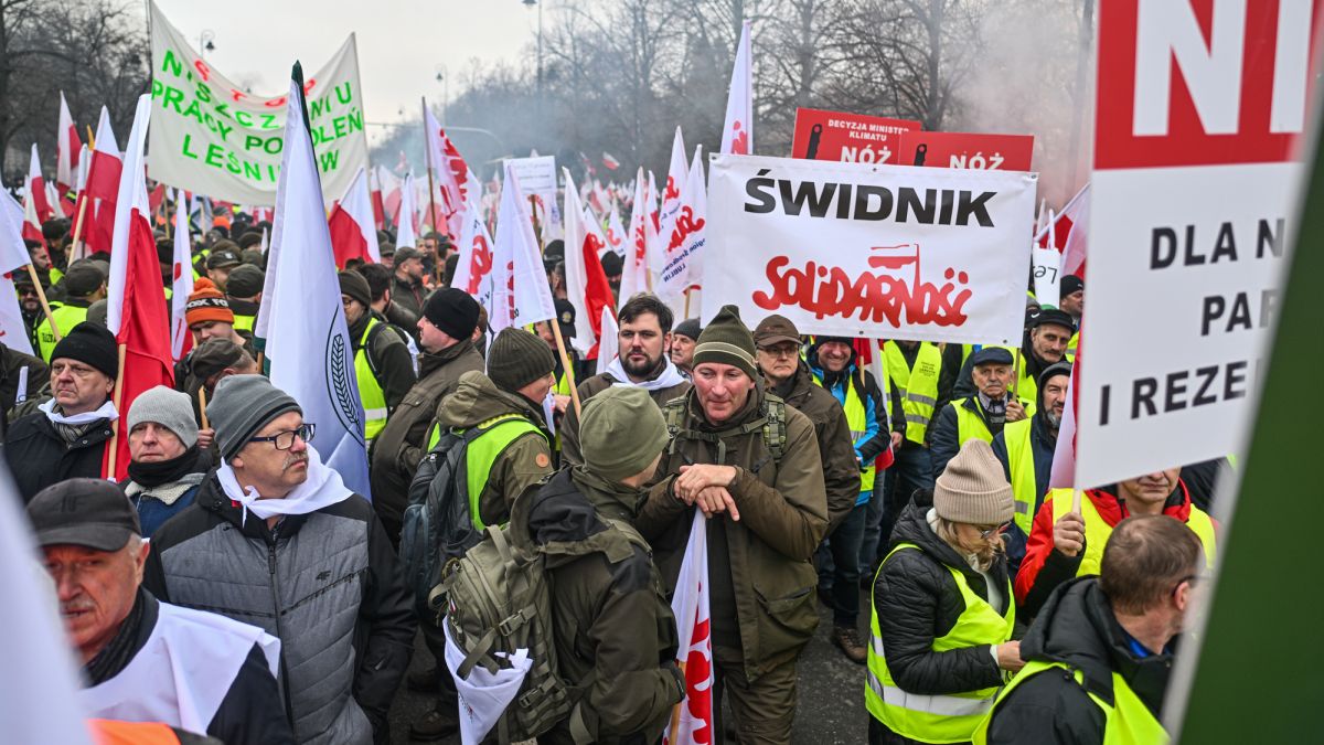 Протест фермеров в Варшаве начался 6 марта, видео | РБК Украина