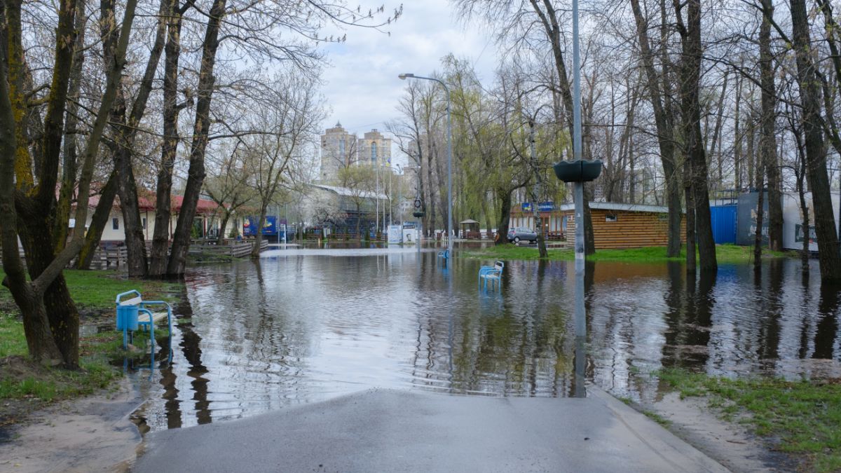 Паводок в Киеве 16 марта - уровень воды в Днепре поднялся | РБК Украина