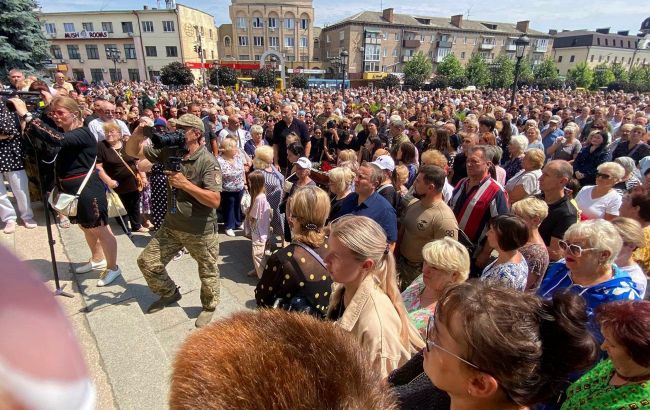 З колишнім мером Умані, що загинув на Донбасі, попрощалися містяни та мери інших міст