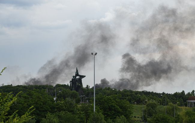 В Донецке жалуются на "прилеты", в небе виднеется дым