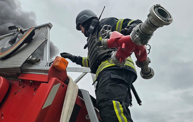 Окупанти вдарили по сільраді у Харківській області: під завалами люди