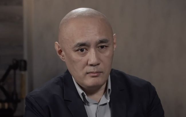 Нападение на казахского оппозиционера Садыкова: двум иностранцам объявили подозрение