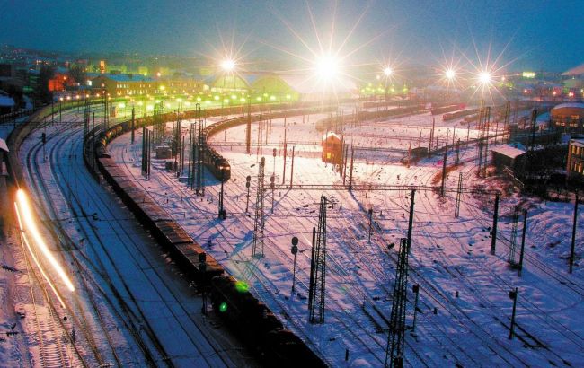 УЗ продовжила заборону на квитки в "червоні" зони, але готова до спецрейсів