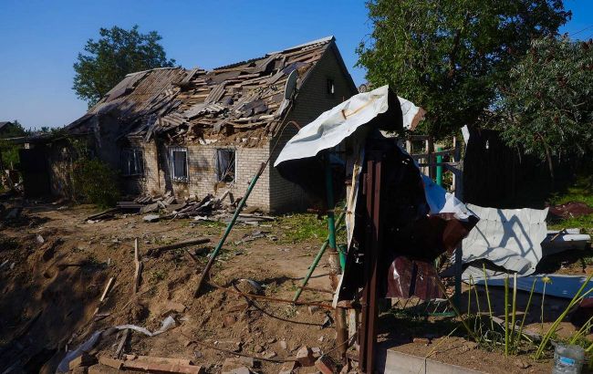 Вибухи у Дніпрі вранці виявились ракетним ударом: фото наслідків