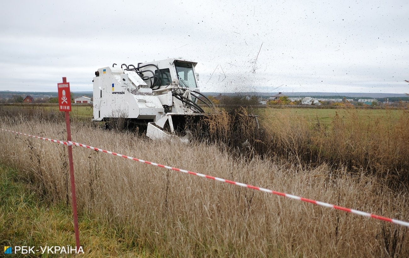 Armtrac 400 получила Украину для разминирования территорий - как она  выглядит | РБК Украина