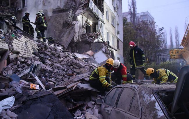 Ракетный удар по Николаеву. Из-под завалов достали тела еще трех жертв