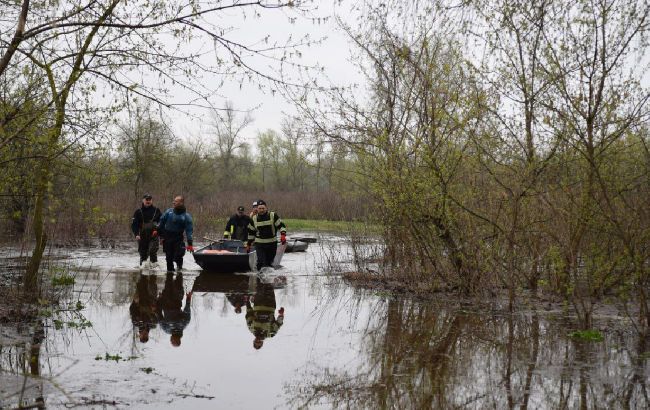 Ще одну область України підтопило: кілька людей евакуювали