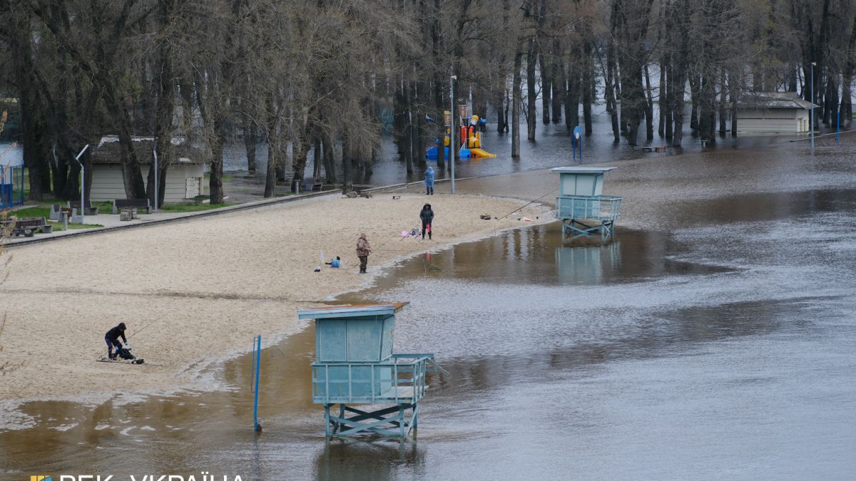 Вода в Киеве спадает 21 апреля - на Левом берегу подтоплены парки и дома |  РБК Украина