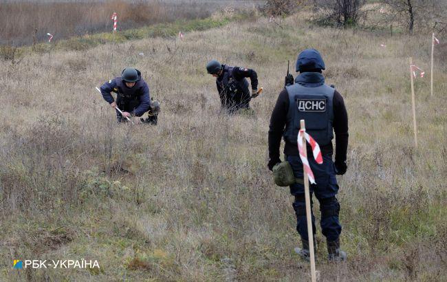 Працюють сапери. У передмісті Києва сьогодні лунатимуть вибухи