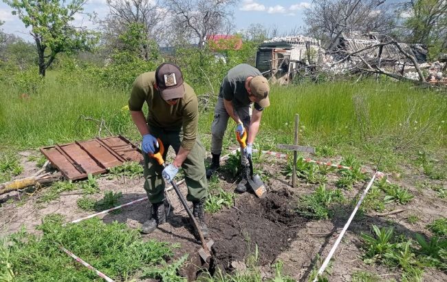 Около Славянска полицейские обнаружили тела пяти человек, погибших от артобстрелов РФ