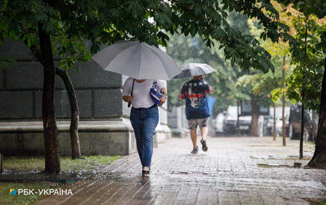 Спекотно, але місцями сильні дощі: прогноз погоди на завтра