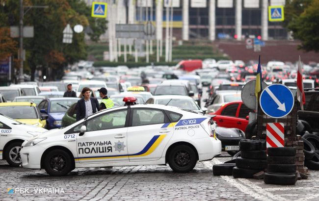 До центру Києва краще не їхати. Рух перекритий, місто застигло в заторах