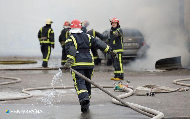 У Києві в районі Гідропарку спалахнула сильна пожежа: відео