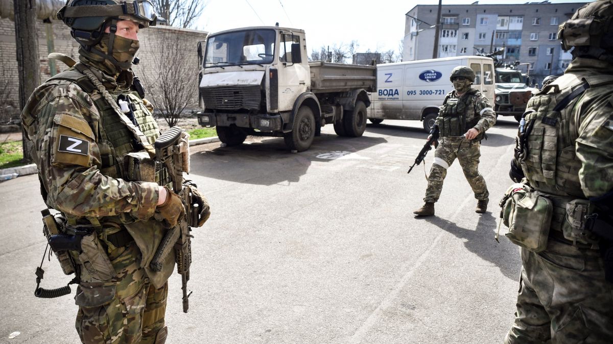 Базу россиян в Мариуполе уничтожили ВСУ - движение окупантов в сторону  Бердянска замедлилось | РБК Украина