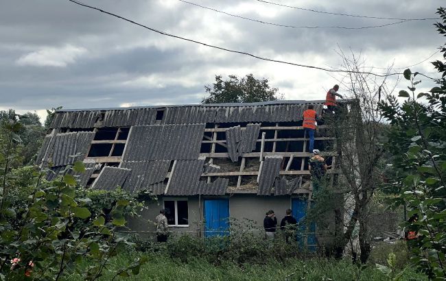 В Хмельницкой области упали обломки сбитых российских дронов: фото последствий