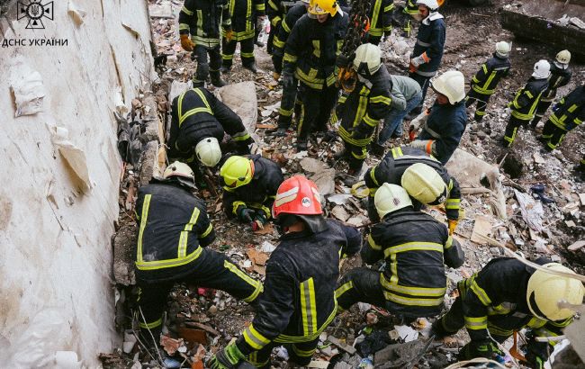 В Одесі під завалами будинку виявили п'яту жертву російської атаки