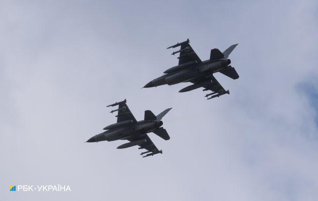 США отказались отправлять в Украину специалистов для обслуживания F-16, - WSJ