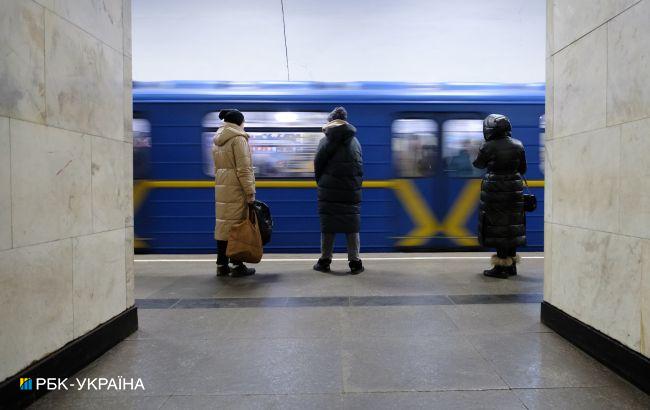 У Києві частково обмежили рух зеленою гілкою метро