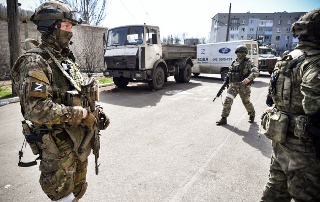 В Мариуполе между жилыми домами разорвался боекомплект россиян