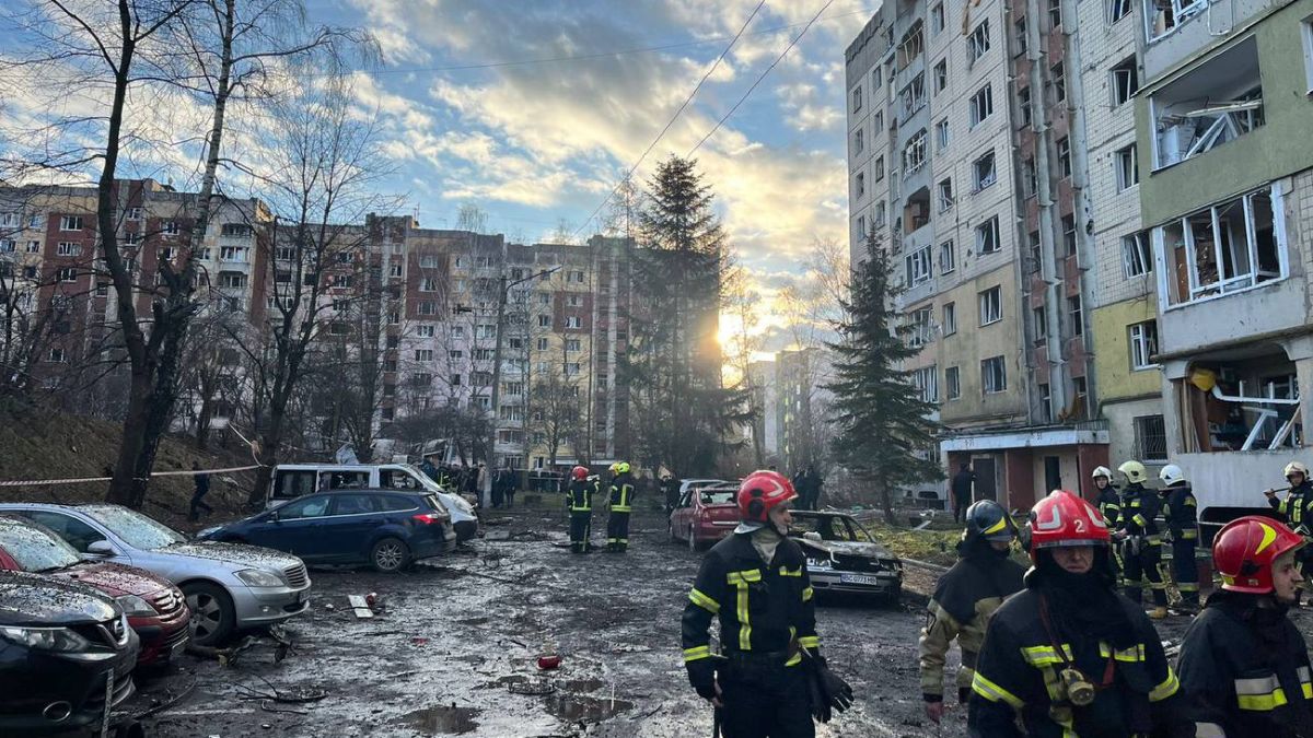 Обстрел Украины 29 декабря - в Киеве, Львове и Одессе горят дома | РБК  Украина