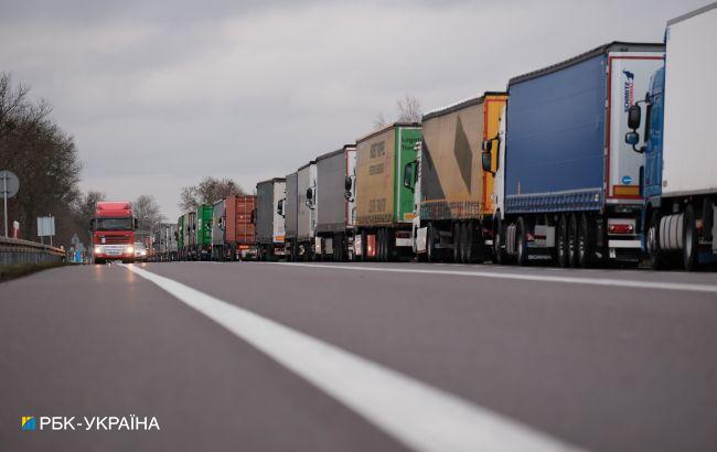 Поляки частково відновлять пропуск вантажівок на одному з заблокованих КПП