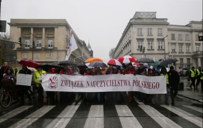 В Варшаве протестовали против закрытия школ и гимназий