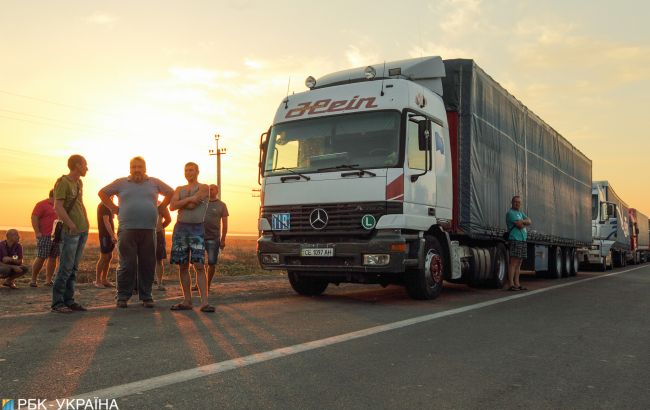 Движение грузовиков в Киеве возобновили