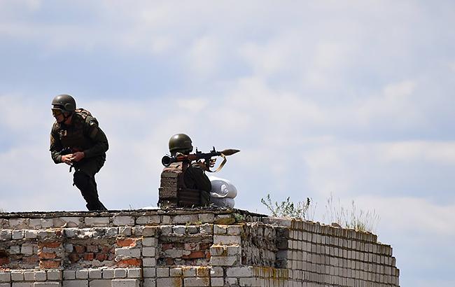 Боевики продолжают обстреливать силы АТО на Донецком направлении, - штаб