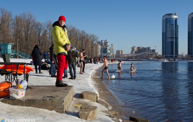 Киян закликали відмовитися від масових заходів та купань на Водохреще