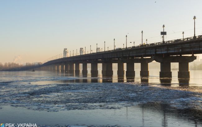 У Києві повідомили про мінування мосту Патона. Поліція проводить перевірку