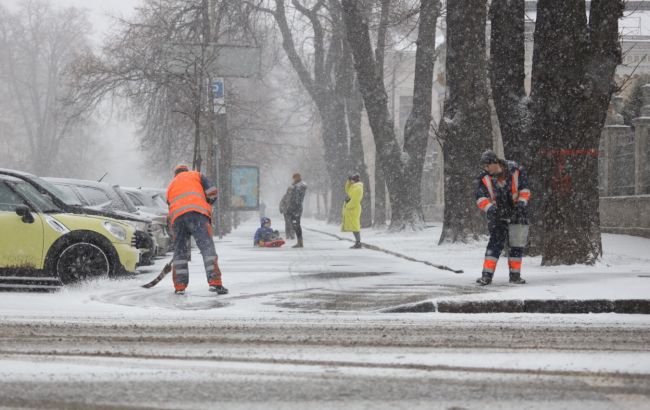 В Україну повертається мокрий сніг і дощі: які області зачепить