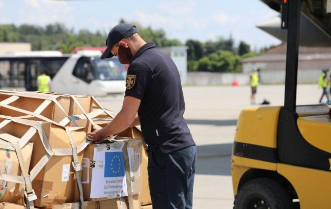 Італія передала гумдопомогу постраждалим від повені на заході України