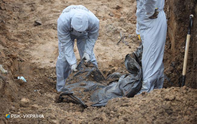 Под Херсоном эксгумировали тела восьми человек, погибших от обстрелов армии РФ