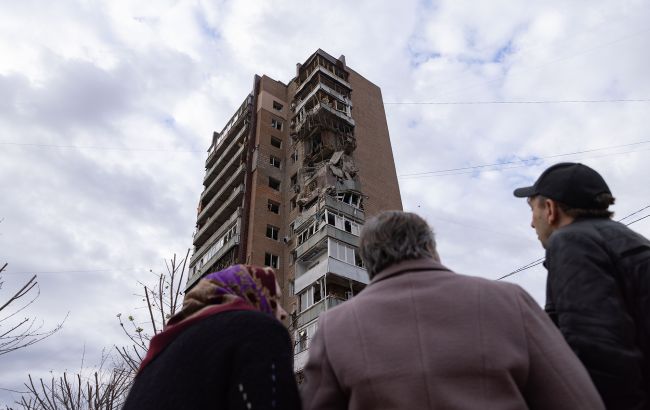 Палали будинки, серед жертв - рятувальники. Які наслідки нальоту "Шахедів" на Харків