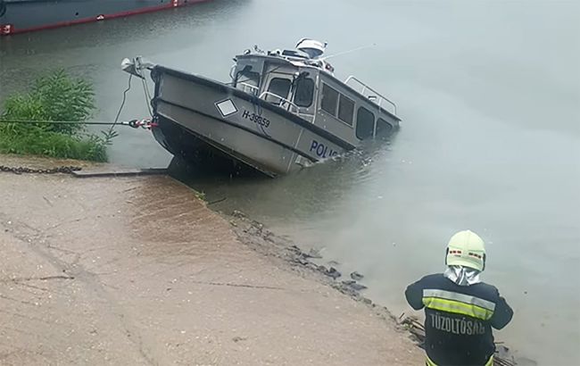 На Тисі катер на швидкості влетів у трос та перекинувся: чи були там "ухилянти"