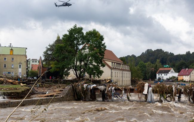 Евакуація з вертольотом, загроза для Вроцлава та міста під водою. Головне про повінь у Польщі