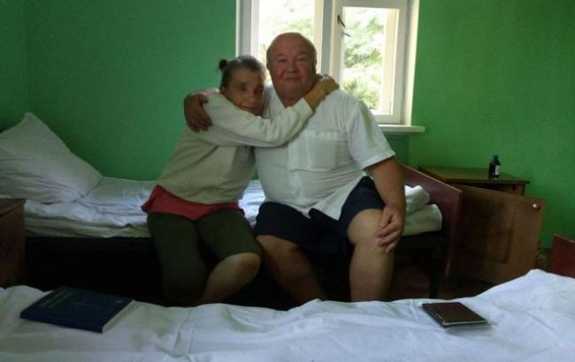 Жінка, яку тримали у рабстві в Київській області, зустрілася з братом
