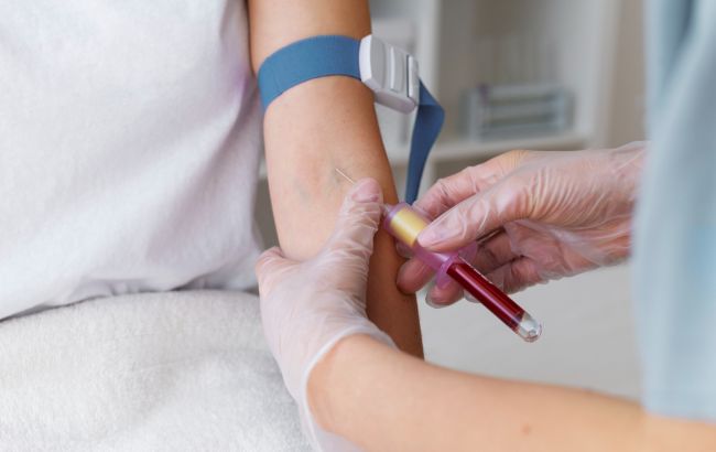 Чи можуть курці та люди з татуюваннями бути донорами крові: 6 популярних міфів