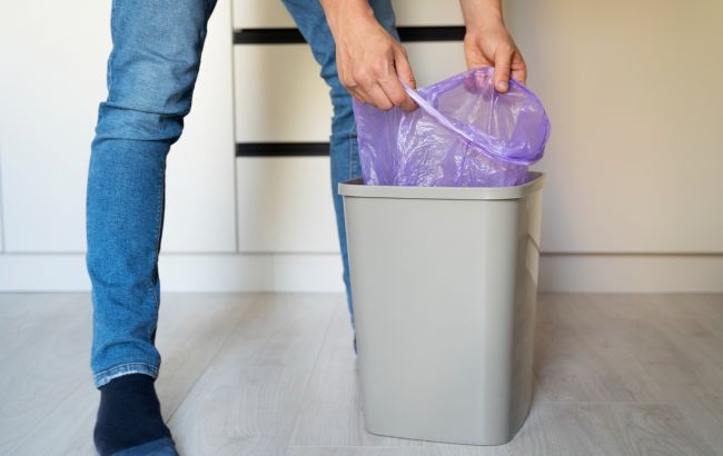 5 лайфхаков, которые уменьшат запах из мусорного контейнера