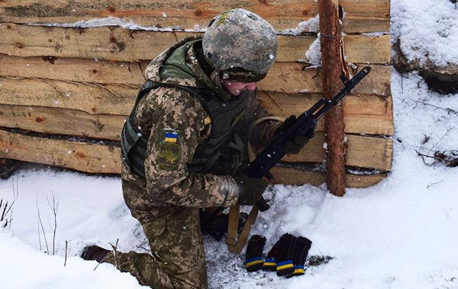 На Донбасі в результаті обстрілу поранено двоє українських військових, - штаб