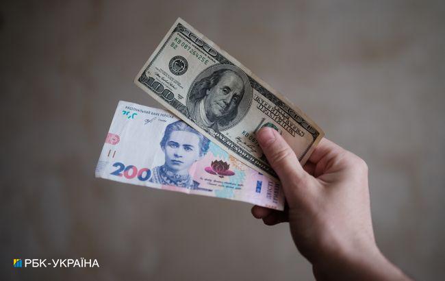 НБУ вперше підняв офіційний курс долара вище 40 гривень