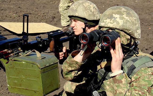 Поминальна неділя в АТО: бійці зворушливо вшанували полеглих побратимів (відео)