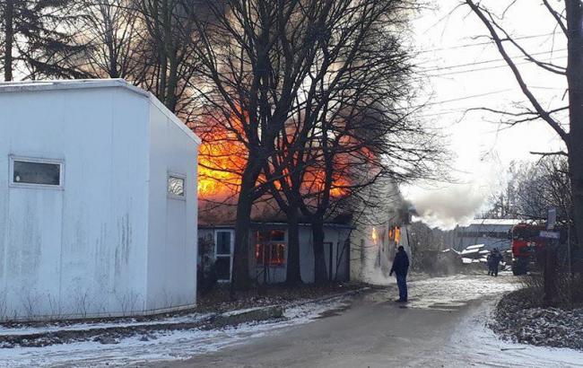 У Львові сталася пожежа на складах лакофарбових матеріалів